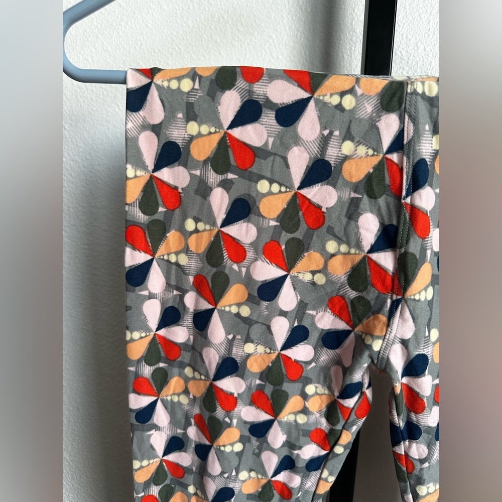 Lularoe one size leggings - Picture 2 of 4